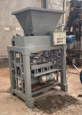 ছোট এক্সট্রুডার ডিজেল ইঞ্জিন ইট মেকিং মেশিন 1800 পিস/এইচ